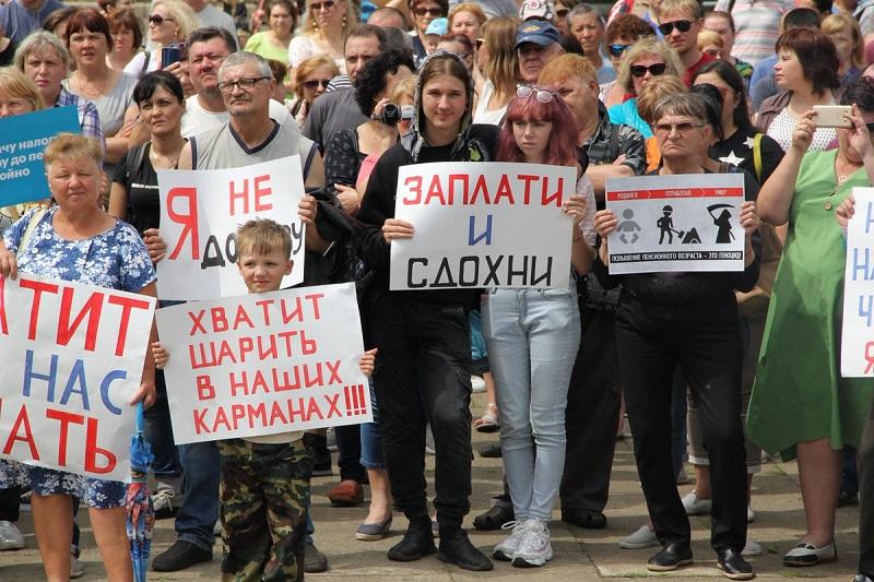 Proti dvigu upokojitvene starosti v Rusiji protestira več tisoč ljudi