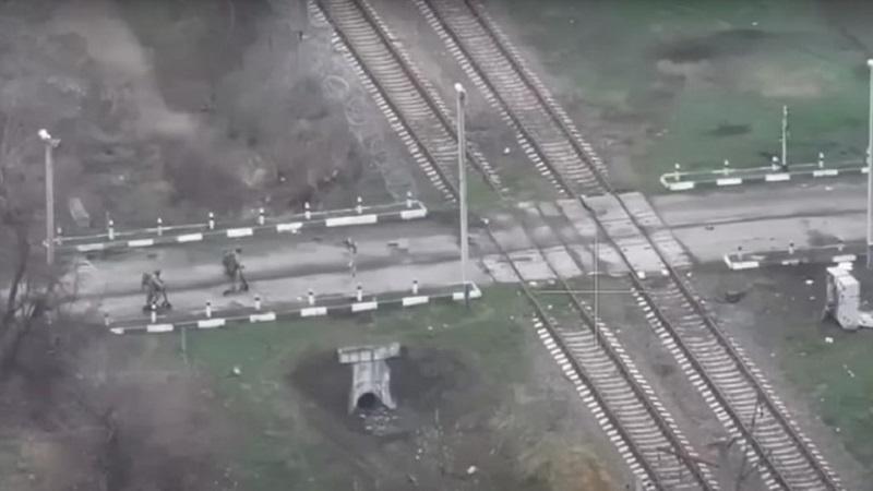 Ukrajinski neonacistični poveljnik pobesnel zaradi nove taktike Rusov: Zdaj napadajo z električnimi skiroji!