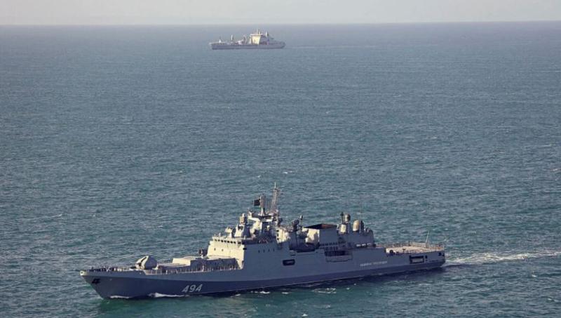 Incident v Rokavskem prelivu: Ruska ladja izstrelila opozorilne strele  zaradi bližajoče se britanske jahte
