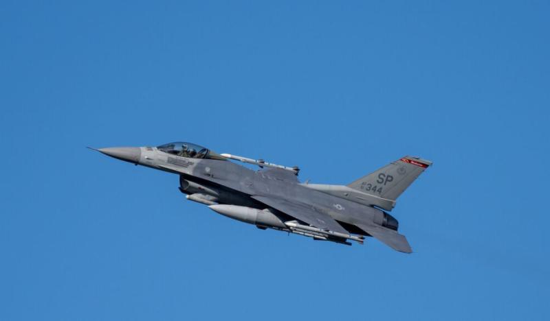 Ruske sile zadele ukrajinsko letalsko oporišče: Gorijo NATO letala