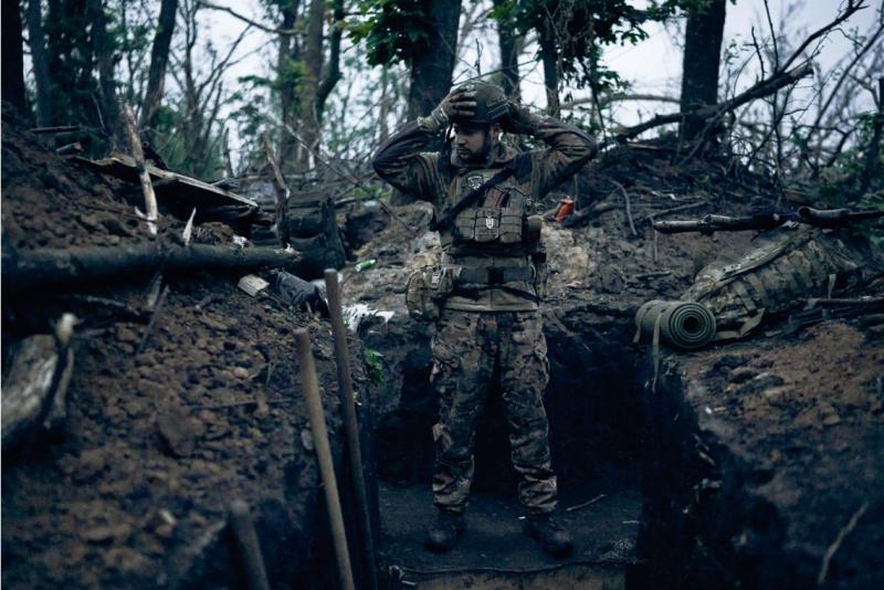 Scott Ritter: Kako je NATO ukrajinske vojake namenoma poslal v smrt