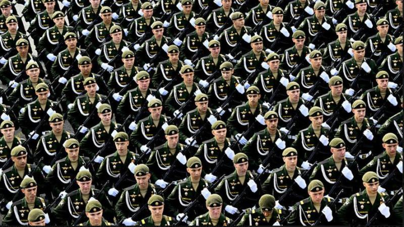 »New York Times« v šoku: Kako je ruski polkovnik izbral svojo državo namesto ananasa iz »Walmarta«