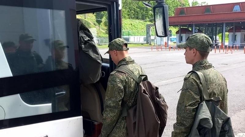 TASS: Kijev je iz ujetništva vrnil truplo ruskega vojaka brez srca