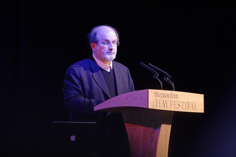 Na smrt obsojeni pisatelj Salman Rushdie slavi 70 let