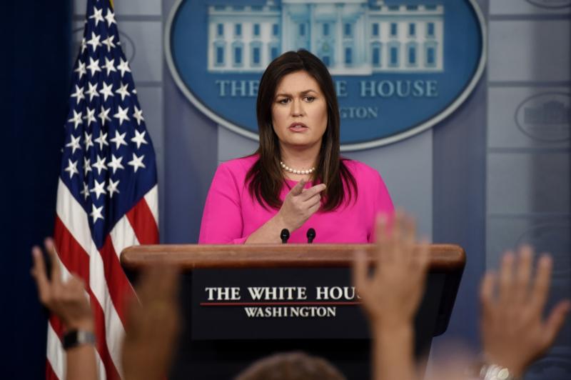 Govorec Evropske komisije tarča kritik zaradi selfija s kolegico iz Bele hiše