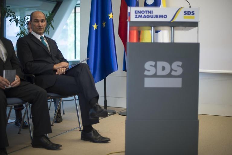 Anketa Dela: SDS ohranja vodstvo, na parlamentarnem radarju tudi Primčeva stranka