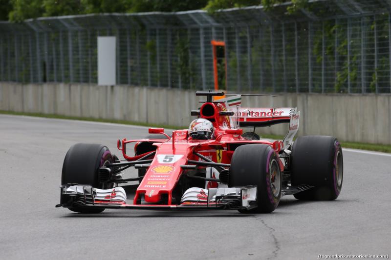 Vettel najhitrejši na prvem treningu v Suzuki, nesreča Sainza