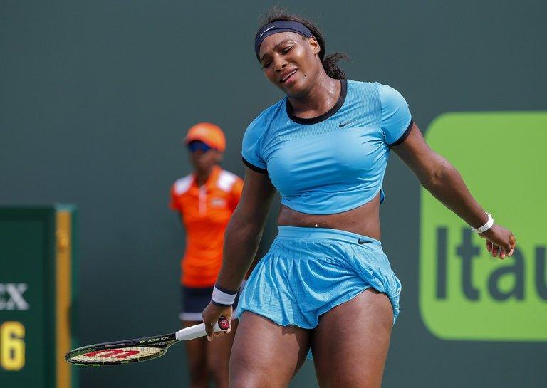 Serena Williams zmagala, Srebotnikova izgubila