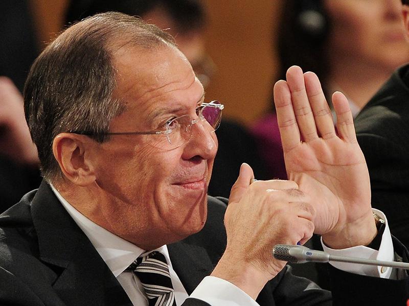 Hladen tuš: Ideja o pošiljanju »mirovne misije« v Ukrajino pomeni vojno z Rusijo, opozarja Lavrov