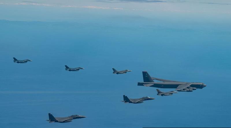Severna Koreja povečuje stopnjo vojaškega odvračanja po neuspeli ameriški izstrelitvi jedrske rakete Minuteman III