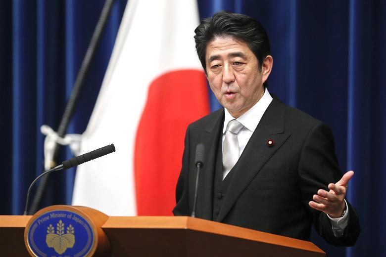Abe po zmagi na strankarskih volitvah še tri leta japonski premier