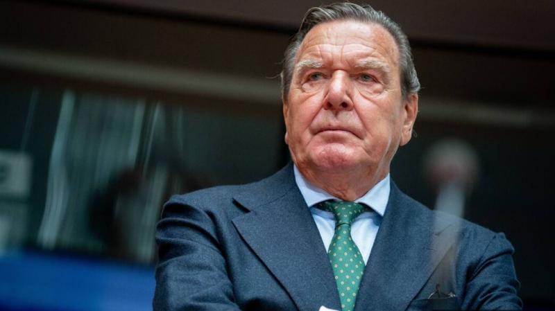 Schröder pozval k pogajanjem z Rusijo: Spomnite se lekcij zgodovine!
