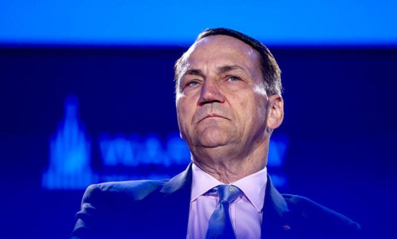 Sikorski: Ne zagotavljam, da Putina ne bomo aretirali, če bo preletel naše nebo