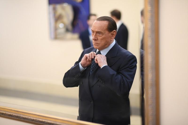 Berlusconi svari pred diktaturo v Italiji
