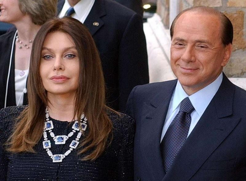 Berlusconiju mora nekdanja žena vrniti 60 milijonov evrov