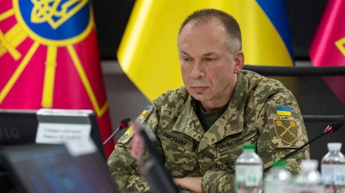 Sirski priznal težaven položaj ukrajinskih vojakov na fronti, Kijev nadzoruje le še 15 odstotkov DNR