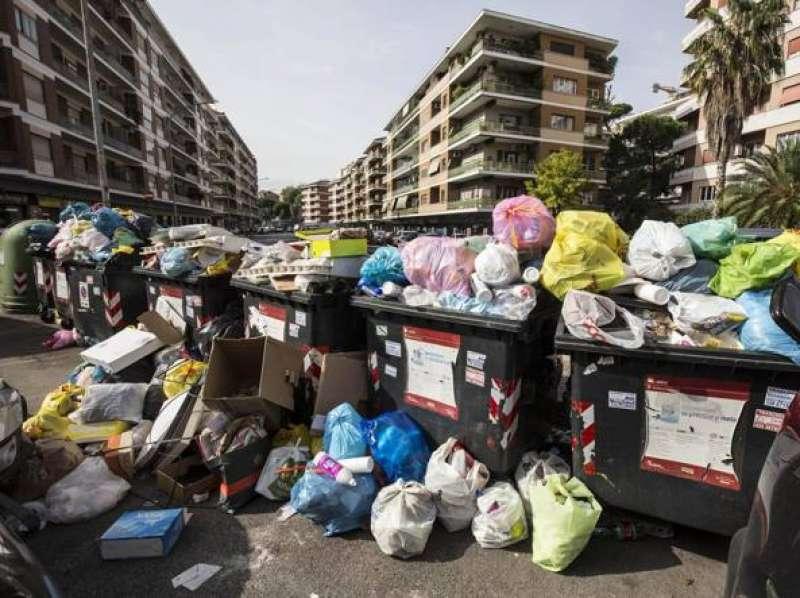 V Rimu na transport že tedne čaka 700 ton smeti