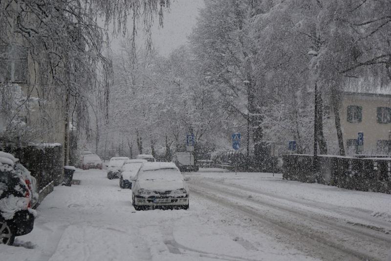 Še nekaj dni pomladansko vreme, konec tedna ohladitev in pošiljka snega