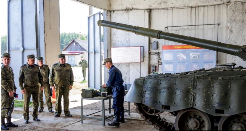 Šojgu ukazal, da se poveča proizvodnjo tankov in težkih metalcev ognja