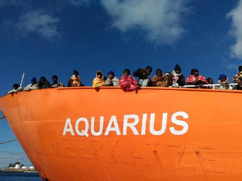 Francija zavrnila vplutje ladje za reševanje migrantov v Marseille