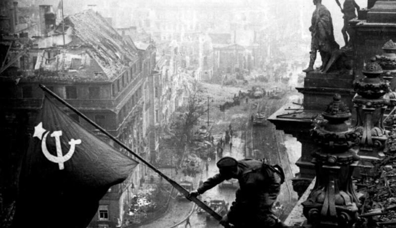 Kako je nastala znamenita fotografija Zastave zmage nad Reichstagom (VIDEO)