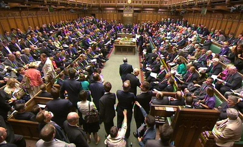 Britanski parlament se je razpustil
