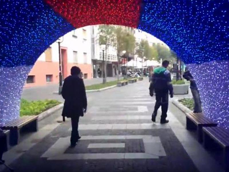 Bizarno: po lanski aferi zaradi pregrešno drage božične jelke, zdaj razburja