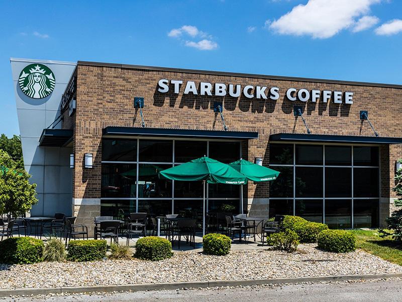 Kavarna Starbucks zaprla 8000 ameriških lokalov zaradi izobraževanja proti rasizmu