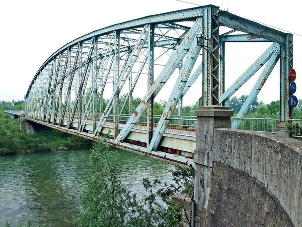 Stari brežiški most nevaren in potreben prenove