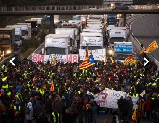V Kataloniji med splošno stavko blokade cest in železniških tirov 