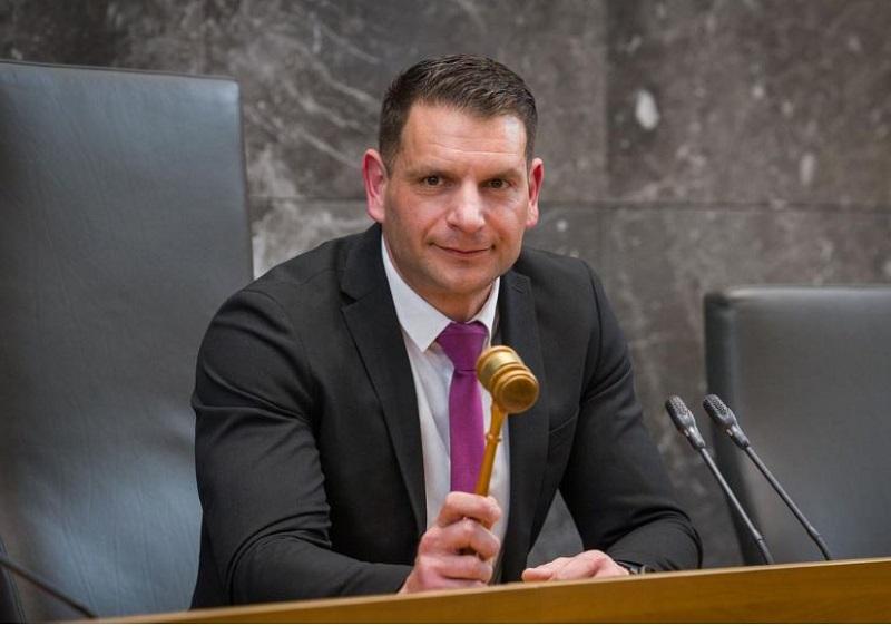 Osupljiva zmaga Zorana Stevanovića: Izdaja volivcev ali serija briljantnih političnih potez, ki jih je sprožila - Svoboda?!