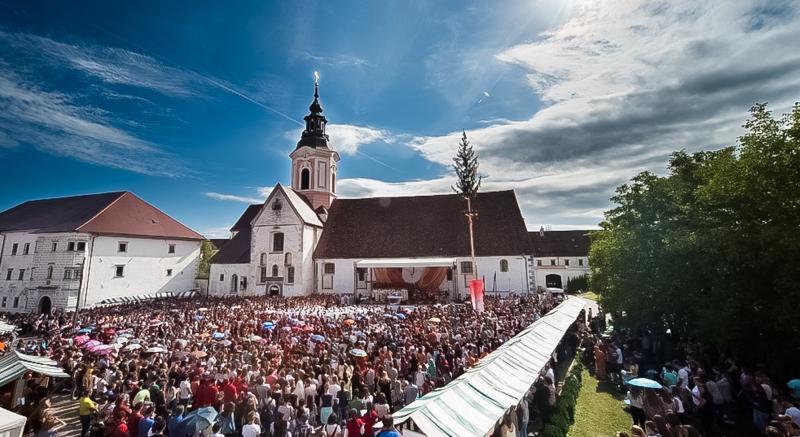 V Stični skušajo obuditi 700-letno tradicijo semanjega dne