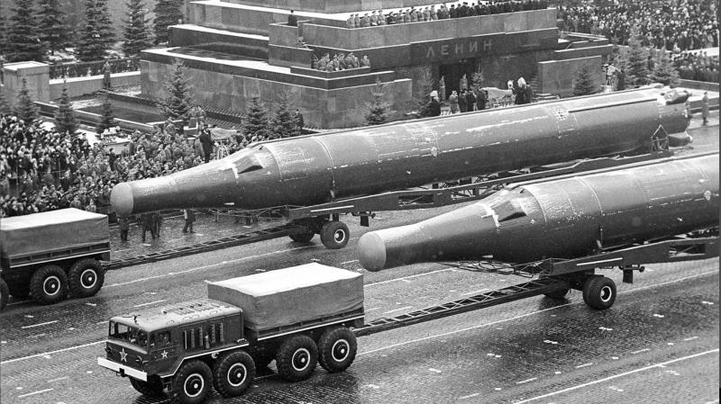 Laž: Rusija je kršila Budimpeštanski memorandum, po katerem se je Ukrajina odpovedala svojemu jedrskemu orožju