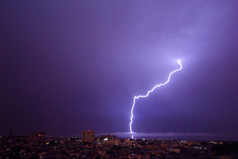 Strela bo najprej udarila v višji in bolj prevoden objekt