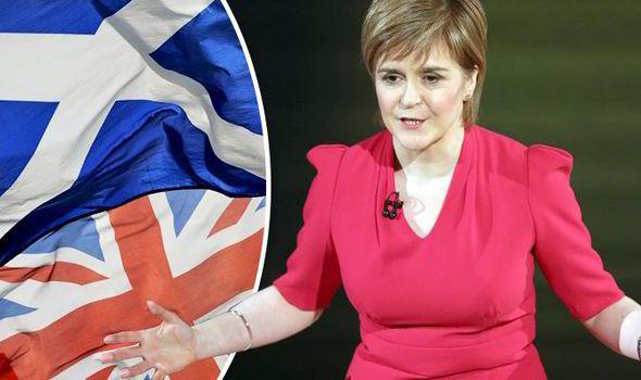 Začelo se je: predsednica škotske vlade poziva Johnsona k novemu referendumu o neodvisnosti Škotske