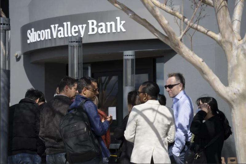 Ko »klopi« postanejo večji od »finančnih psov«: 186 ameriških bank v nevarnosti zloma, kot ga je doživela banka SVB!
