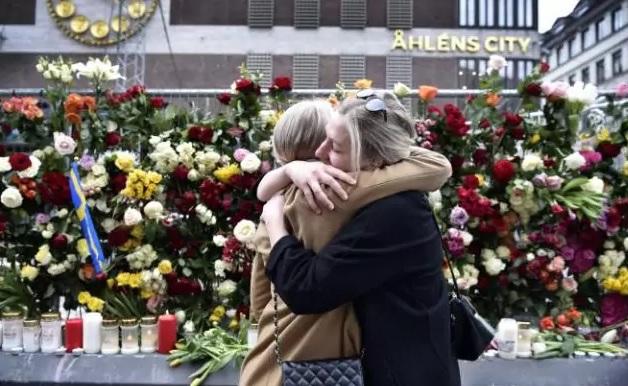 Na shodu proti terorizmu v Stockholmu več kot 20.000 ljudi