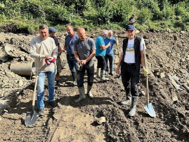 »Kje je 10 milijard, ki jih je obljubil Janša?«