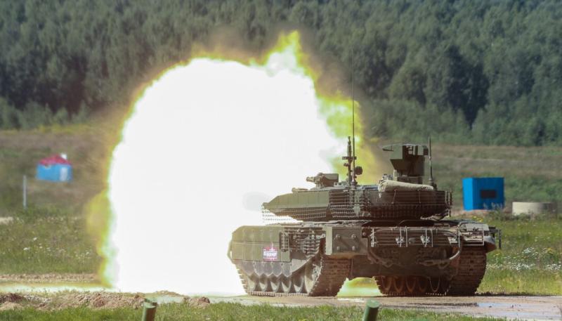 Posadke ruskih tankov T-90 se pripravljajo za fronto: Vadijo streljanje, vožnjo in skrivanje vozil