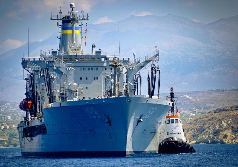 Ameriške vojaške ladje brez goriva: Pokvarjen tanker razkril krhkost ameriških pomorskih sil na Bližnjem vzhodu