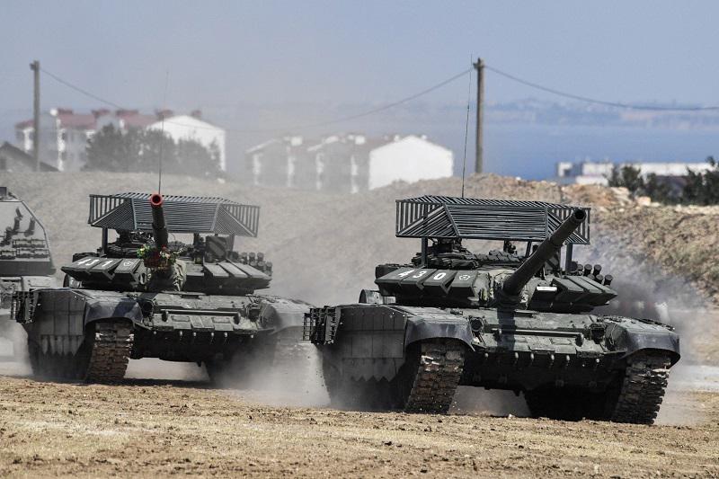 Asimetrična grožnja: Ruski tanki so zaradi ameriških raket in turških dronov dobili - nenavadna »pokrivala«