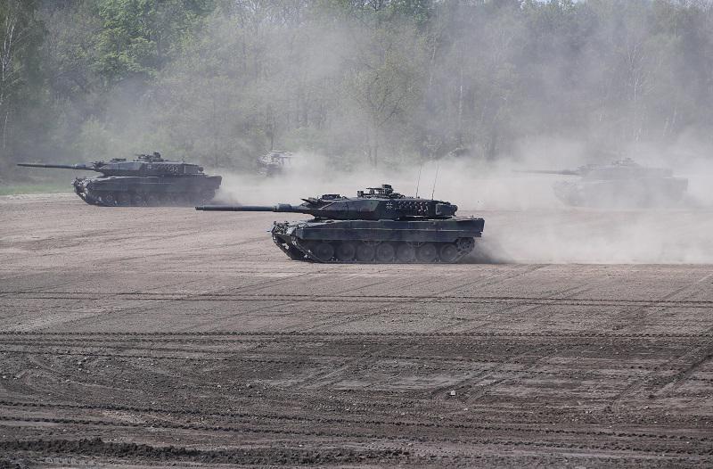 Zahodni tanki so le »drage mobilne krste«: Vojna v Ukrajini razkrila težave evropskih »bonsai vojsk«, opozarja NY Times