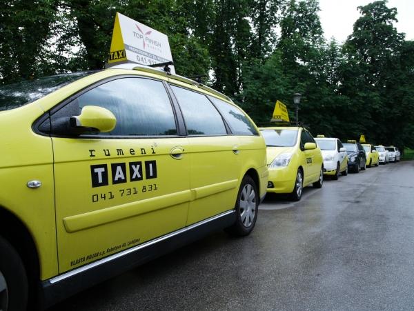 Policija išče neznanca, ki sta oropala ljubljanskega taksista