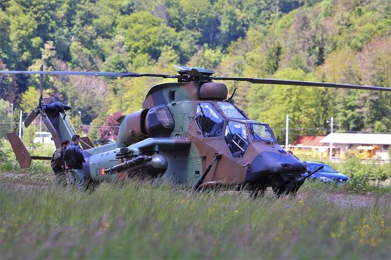 Vaja zveze NATO: Španski helikopter zasilno pristal, »sklatil« ga je - slovenski daljnovod