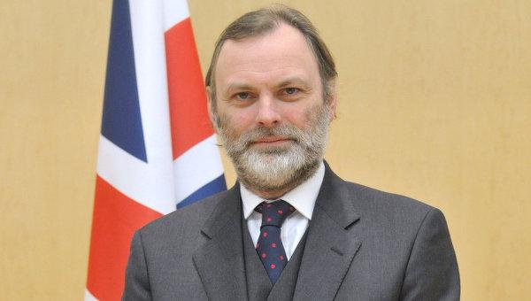 London za novega veleposlanika pri EU imenoval Tima Barrowa