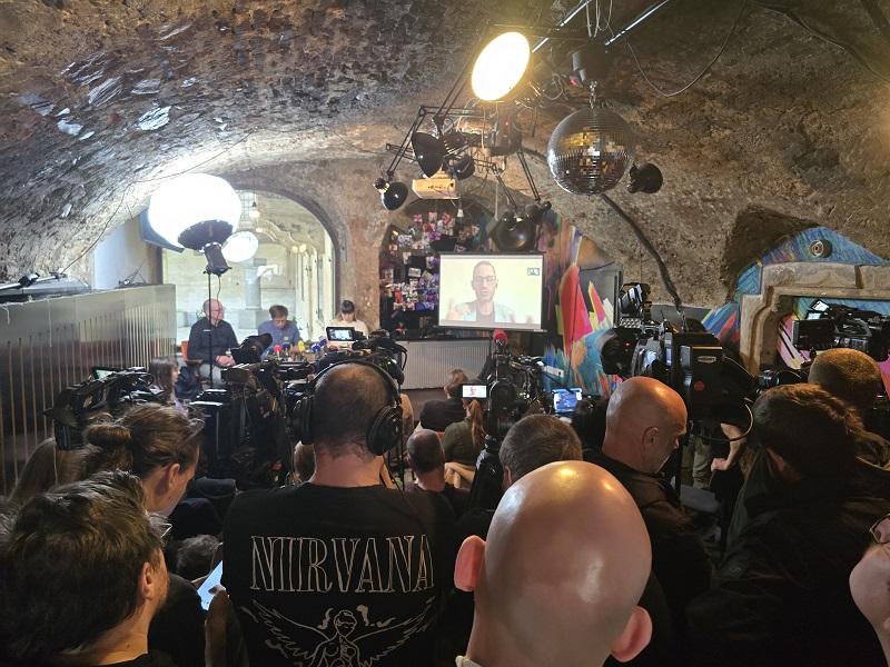 Preiskave brez epiloga: Namesto Rusov nenadoma Izraelci, lovke Mosada pa pred volitvami segle vse do Slovenije!