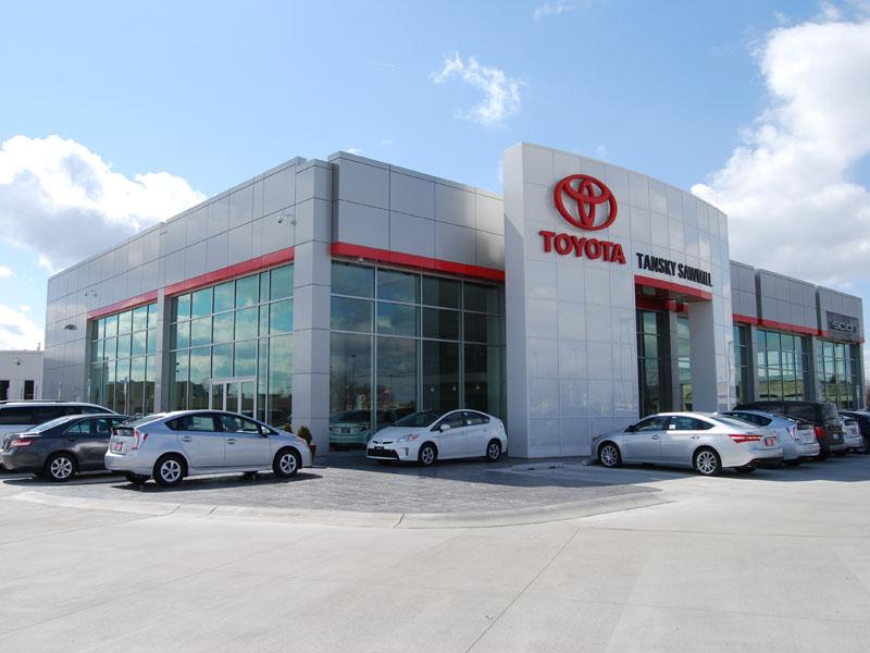 Toyota s prvim padcem dobička v petih letih