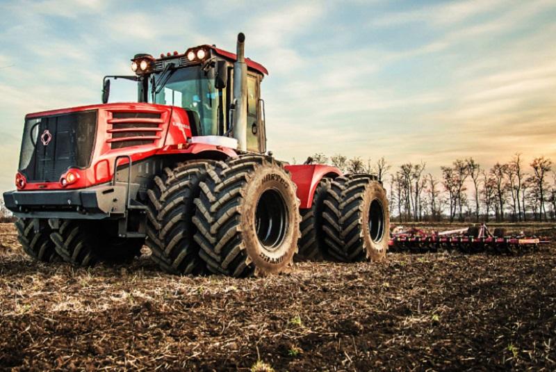Ruski traktorji: od dela na polju do čiščenja letalonosilke