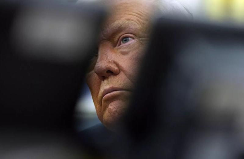 Ljudje plešejo, medtem ko bankovci padajo z neba: Trump delil video svojega videnja »riviere« v Gazi (VIDEO)