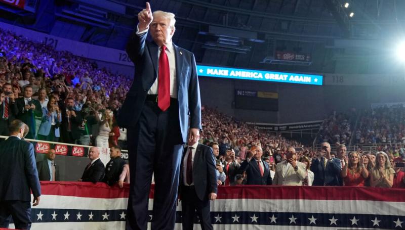 Trump spomnil Zelenskega na rusko zgodovino: To je vojaški stroj, premagali so tako Hitlerja kot Napoleona!